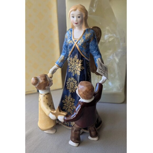 Villeroy and Boch 1748 Christmas Angel Of Joy Figurine With Children Gold Wings - Picture 2 of 5